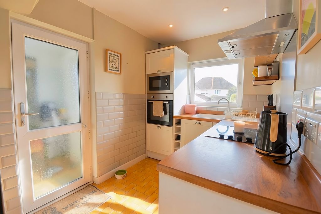 Kitchen- click for photo gallery